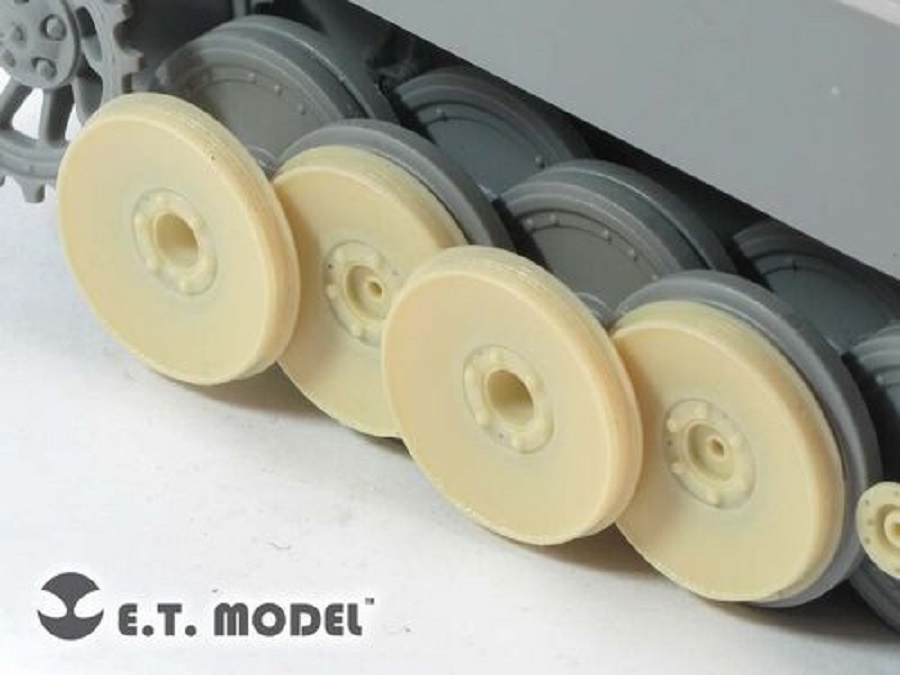 ER35-032  дополнения из смолы  Dameged Road Wheels for Tiger I Early for Dragon (4 шт.)  (1:35)