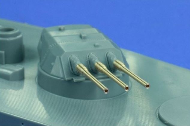 700L14  металлические стволы  Yamato class; 9x 46 cm/45 (18.1")  (1:700)