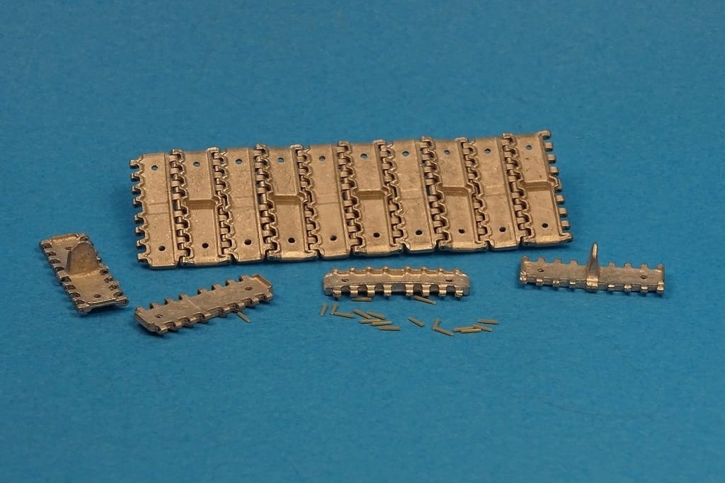 MTL-35016  траки наборные  Tracks for А-34, Танк-34 550мм М1940 Initial  (1:35)