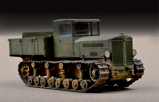 07120  техника и вооружение  Soviet Komintern Artillery Tractor  (1:72)