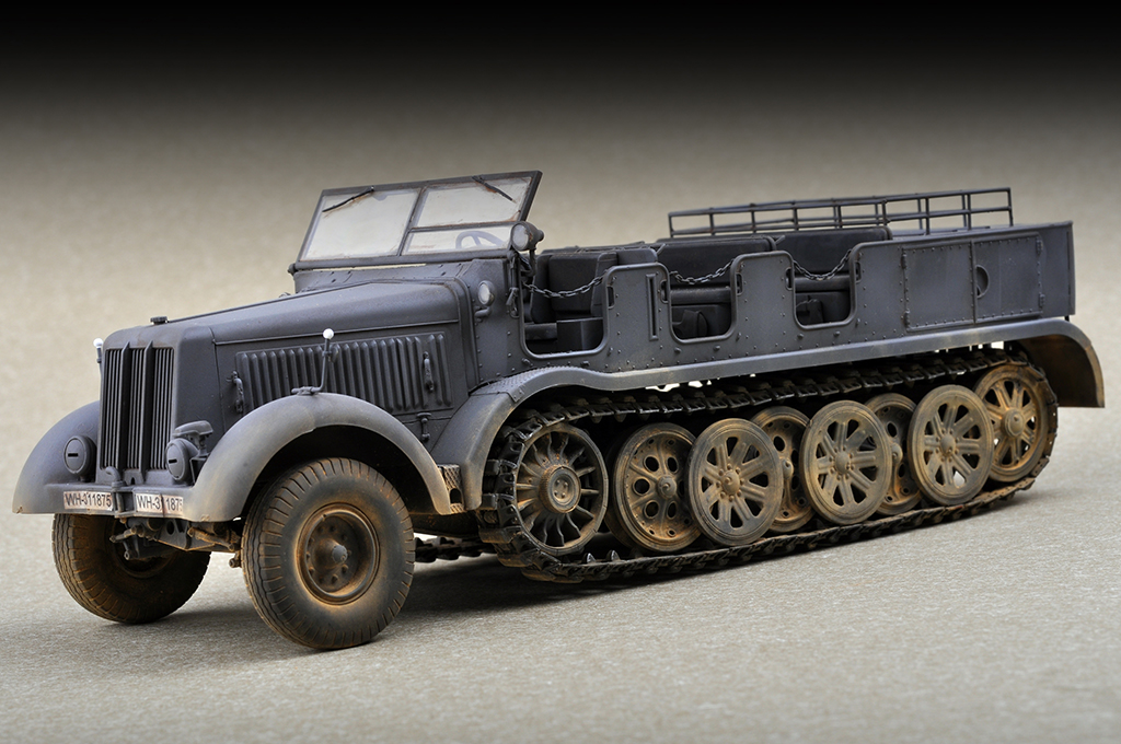 07403  техника и вооружение  Sd.Kfz.8 Schwerer Zugkraftwagen 12t  (1:72)